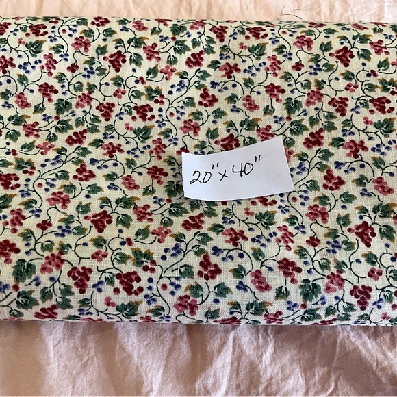 Quilting Fabric Remnants Lot Sewing Materials Green Berries Colors Cotton 2 LB - Picture 7 of 9